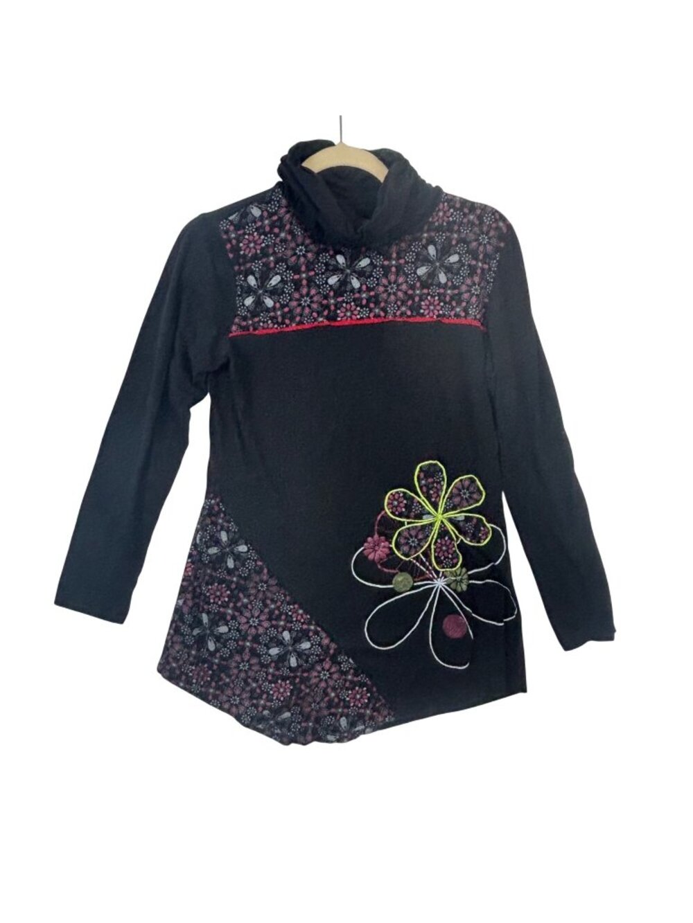 ✨3/$30 Coline M Black Floral Top Embroidered Design Long Sleeves High Neck